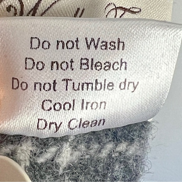 NEW Italian Woollen Treasures 100% Wool Scarf 11”x70” - Picture 7 of 7